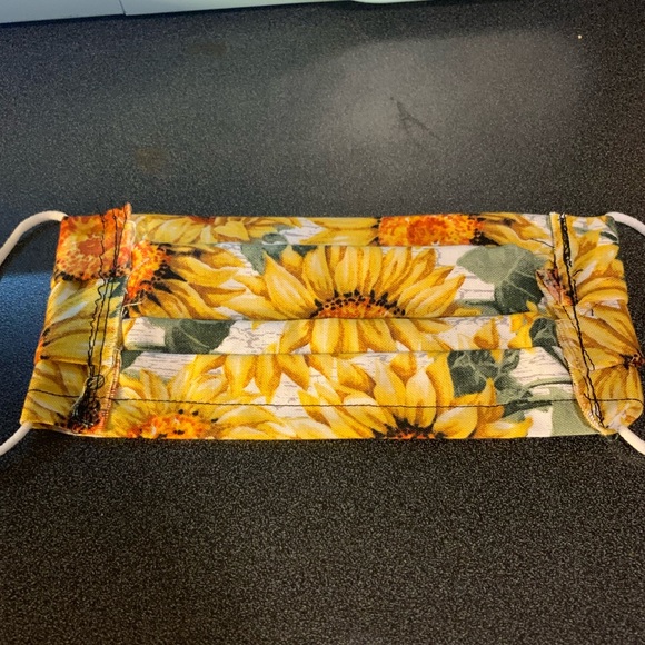 Bundle price 3/$10 Face Mask - w/ metal nose piece - Picture 3 of 3